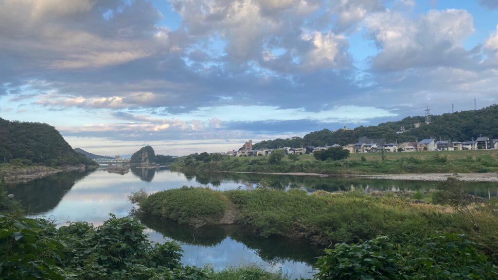 桃太郎公園　近くの木曽川の景観